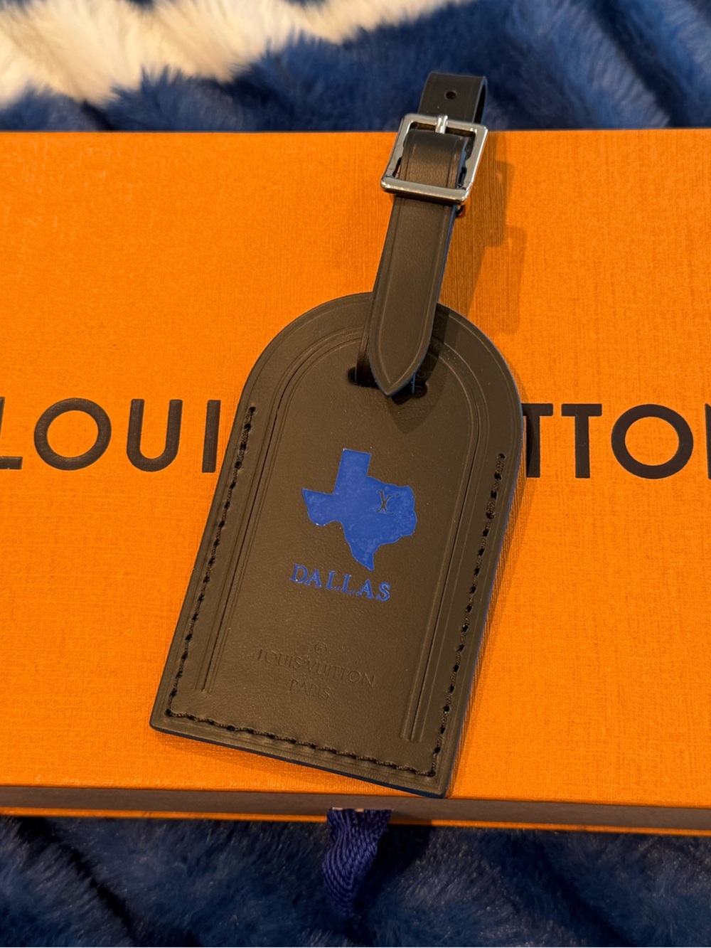 Louis Vuitton Black Leather Luggage Tag with Blue Dallas Graphic